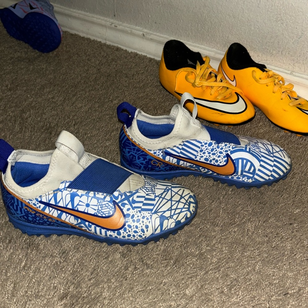 Indoor Coating Soccer Cleats